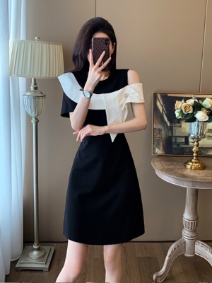 法式气质设计感露肩小黑裙收腰显瘦黑色连衣裙子女夏季高级感礼服