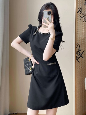 法式千金风黑色连衣裙女夏2025新款金丝显瘦短款赫本小黑裙高级感