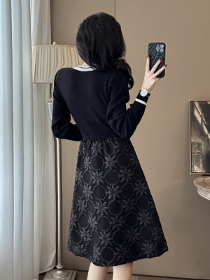法式小香风长袖连衣裙女秋冬季新款高级感气质显瘦赫本风小黑裙子
