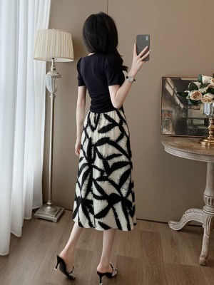 高级感2025新款高端轻奢赫本风气质连衣裙子女夏半身裙套装两件套