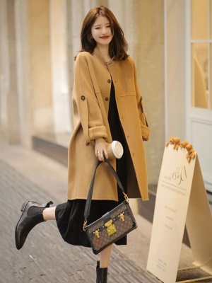 2025新款黑色针织V领连衣裙女秋冬季配大衣的内搭中长打底毛衣裙