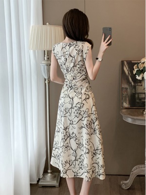 碎花无袖雪纺连衣裙女夏季新款收腰气质高级感绝美法式背心长裙子