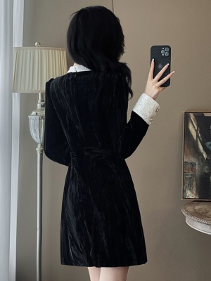 法式赫本风黑色连衣裙女2025新款秋季宴会晚礼服珍珠丝绒小黑裙子