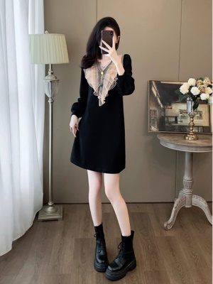 黑色高级感超好看v领连衣裙女秋冬显瘦法式气质洋气小个子小黑裙