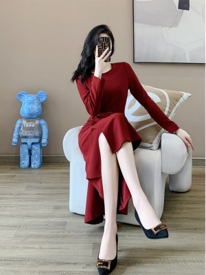 高级感宴会礼服裙轻奢小众鱼尾红色订婚连衣裙秋装结婚回门敬酒服