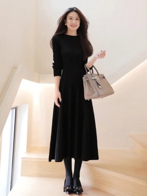 2025新款配大衣毛衣内搭打底针织长袖连衣裙女秋冬修身显瘦中长款