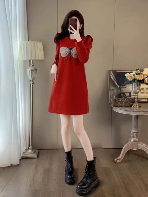 新年红色连衣裙女2025新款秋冬季高级感洋气时尚气质过年打底裙子
