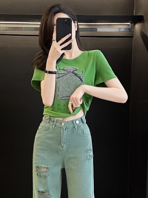 多巴胺绿色休闲时尚套装女夏季炸街减龄短袖破洞牛仔阔腿裤两件套