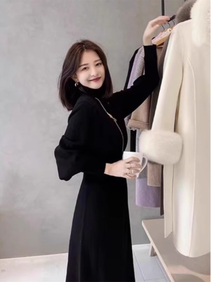 针织连衣裙秋冬装新款2025毛衣裙收腰显瘦高领配大衣内搭打底长裙