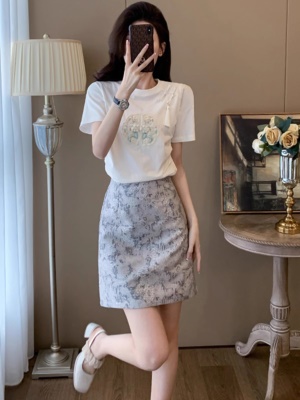 气质高级感休闲时尚套装女夏季新款国风短袖T恤短裙两件套小个子