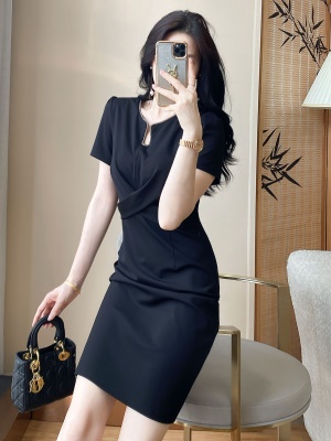 黑色包臀连衣裙夏季高端轻奢女装修身显瘦气质鱼尾裙通勤OL小黑裙