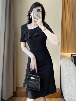 2025新款修身显瘦黑色包臀连衣裙高级感气质赫本风小黑裙夏裙子女