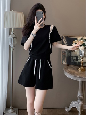 黑色运动休闲套装女夏2025新款时尚洋气小个子露肩短袖短裤两件套
