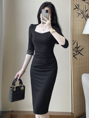黑色职业中袖包臀连衣裙早秋新款女装高级感赫本风修身显瘦小黑裙