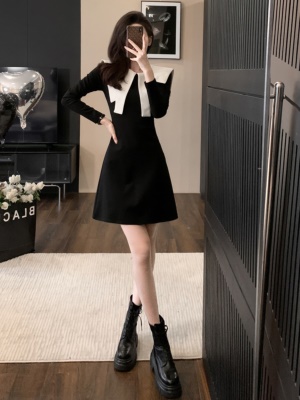 赫本风法式小黑裙气质高级感秋冬新款修身显瘦小香风连衣裙小个子