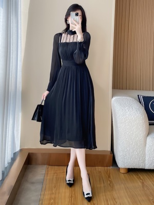 黑色连衣裙女2025年春装新款高级感收腰显瘦气质礼服轻奢小众高端