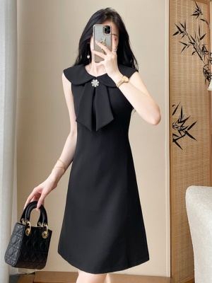 娃娃领无袖连衣裙夏季女名媛修身小礼服轻奢气质显瘦赫本风小黑裙