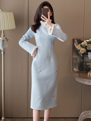 新中式国风连衣裙女秋冬新款加绒气质刺绣旗袍改良复古裙子中长款