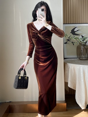 2025秋季新款时尚气质丝绒连衣裙显瘦高级感包臀一步裙宴会晚礼服