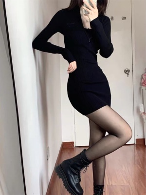 性感辣妹拉链紧身包臀针织毛衣打底连衣裙女秋冬季收腰短裙小黑裙