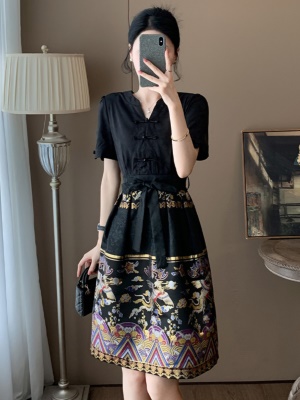 高端黑色新中式V领连衣裙女夏季国风2025新款气质刺绣改良马面裙