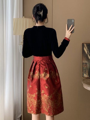 秋冬季新中式丝绒连衣裙高级感国风收腰显瘦中长款宴会气质晚礼服