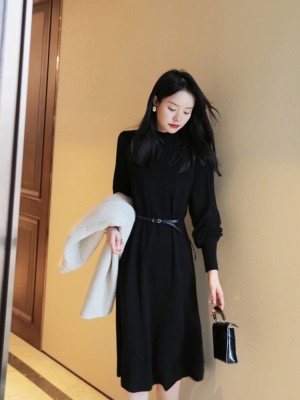 法式高级感名媛配大衣内搭长裙中长款过膝打底针织连衣裙女秋冬季