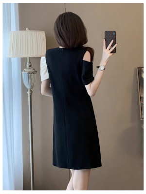 小众设计露肩黑色连衣裙女夏季2025新款气质显瘦高级感晚礼服洋气