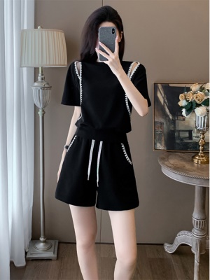 黑色运动休闲套装女夏2025新款时尚洋气小个子露肩短袖短裤两件套