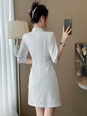 新中式国风白色旗袍连衣裙女2025秋季新款高级感气质礼服中袖裙子