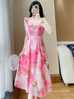 三亚海边度假沙滩吊带连衣裙女夏2025夏季新款法式雪纺收腰长裙子