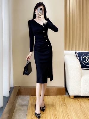 秋季新款气质高级感黑色包臀连衣裙修身开衩轻奢显瘦赫本风小黑裙