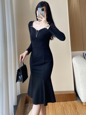 秋季新款女装高级感礼服高端法式修身气质包臀赫本黑色鱼尾连衣裙