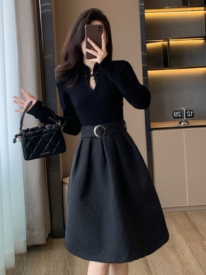 黑色旗袍领连衣裙女高端秋冬季新中式款气质收腰显瘦赫本风小黑裙