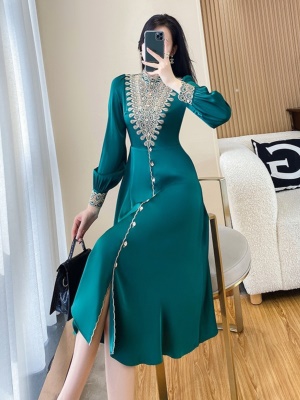 高级感宴会连衣裙2025早秋新款长袖收腰中长款显瘦晚礼服高端气质