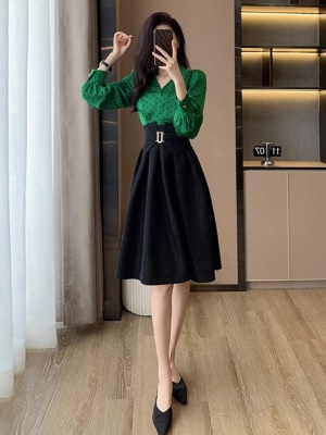 绿色衬衫连衣裙早春女装2025新款高级感气质名媛高端职业收腰裙子