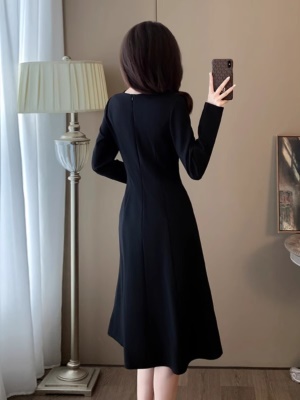 高级感黑色职业连衣裙女秋冬2025新款显瘦气质干练礼服裙高端轻奢
