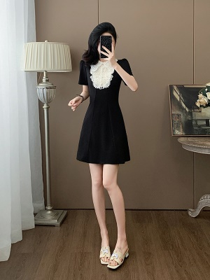 小香风千金连衣裙女夏季2025新款高级感气质显瘦赫本风生日小黑裙