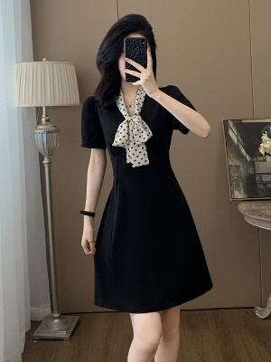 法式小香风蝴蝶结连衣裙女夏季25新款高级感气质显瘦赫本风小黑裙