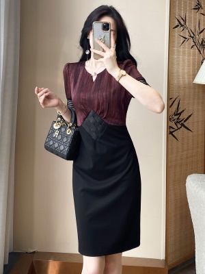 黑色包臀连衣裙夏季新款女高级感气质女神范显瘦收腰职场通勤裙子