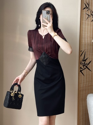 黑色包臀连衣裙夏季新款女高级感气质女神范显瘦收腰职场通勤裙子