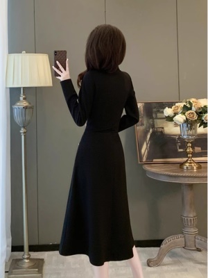 小香风收腰显瘦气质法式黑色高级感连衣裙子秋季女装赫本风小黑裙