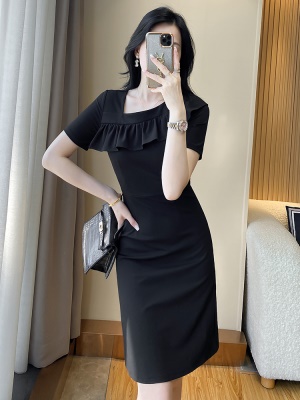 2025新款修身显瘦黑色包臀连衣裙高级感气质赫本风小黑裙夏裙子女