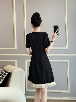 法式小香风连衣裙女夏季2025新款高级感气质收腰显瘦赫本风小黑裙