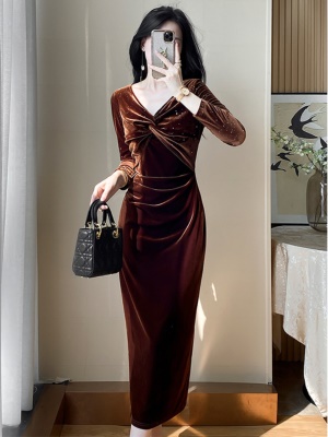 2025秋季新款时尚气质丝绒连衣裙显瘦高级感包臀一步裙宴会晚礼服