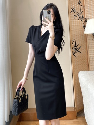 气质包臀V领连衣裙高级感干练职业装短裙女神范修身显瘦小黑裙夏