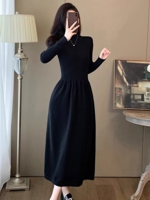 秋冬季修身显瘦毛衣打底内搭连衣裙针织赫本风半高领小黑裙中长款