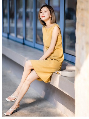 御姐风职业黄色无袖背心连衣裙女夏气质名媛高端女神范高级感裙子
