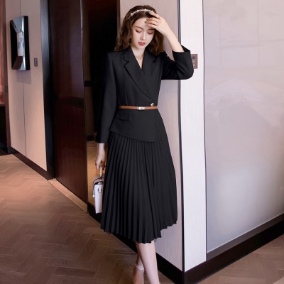 2025年秋季新款女法式复古御姐轻熟风设计感拼接百褶西装连衣裙女