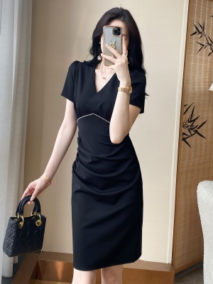 黑色连衣裙2025夏季新款女高级感气质女神范通勤OL显瘦收腰包臀裙
